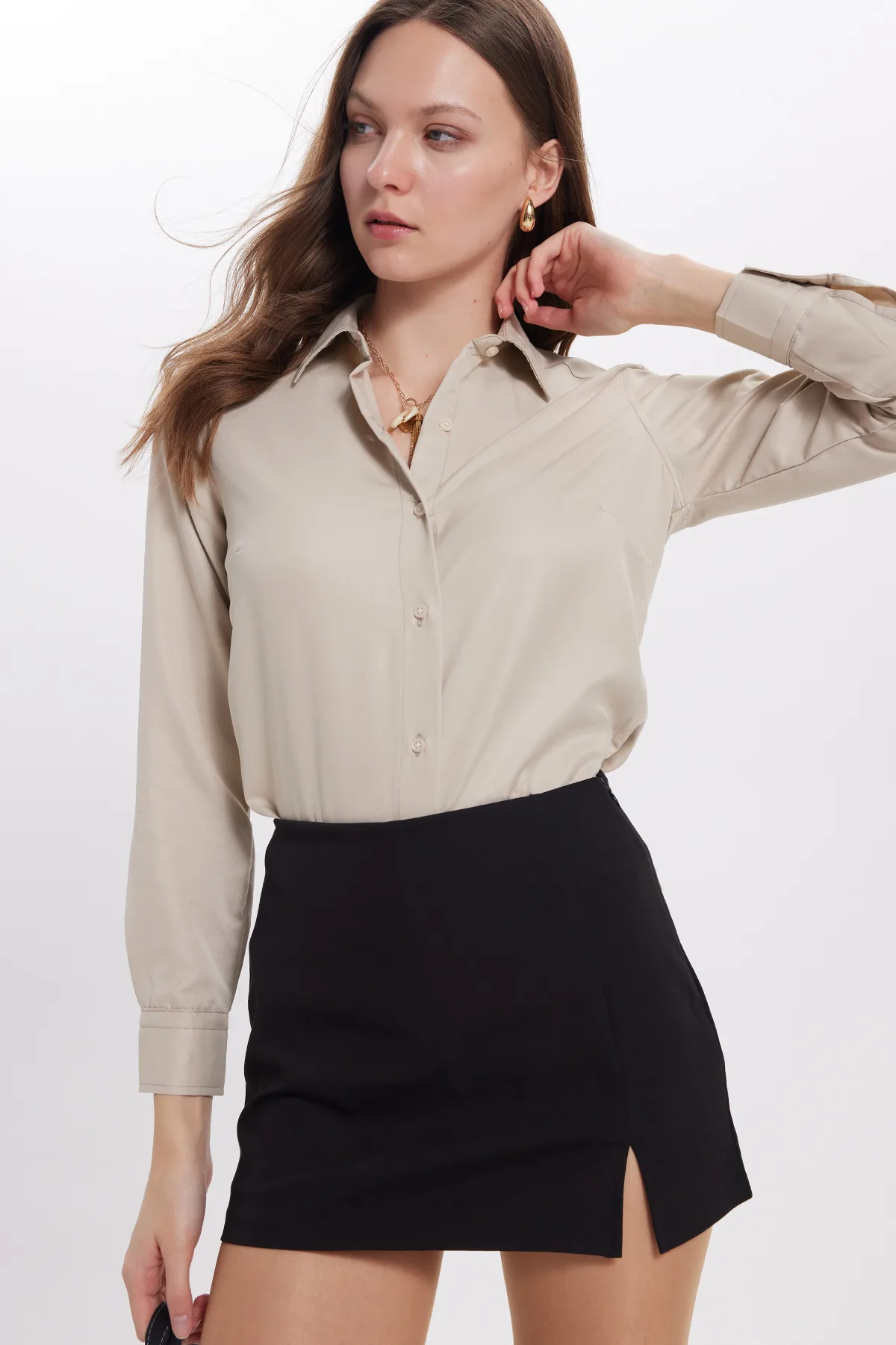 Tudors Kadın Slim Fit Dar Kesim Vücuda Oturan Uzun Kollu Açık Bej Basic Gömlek