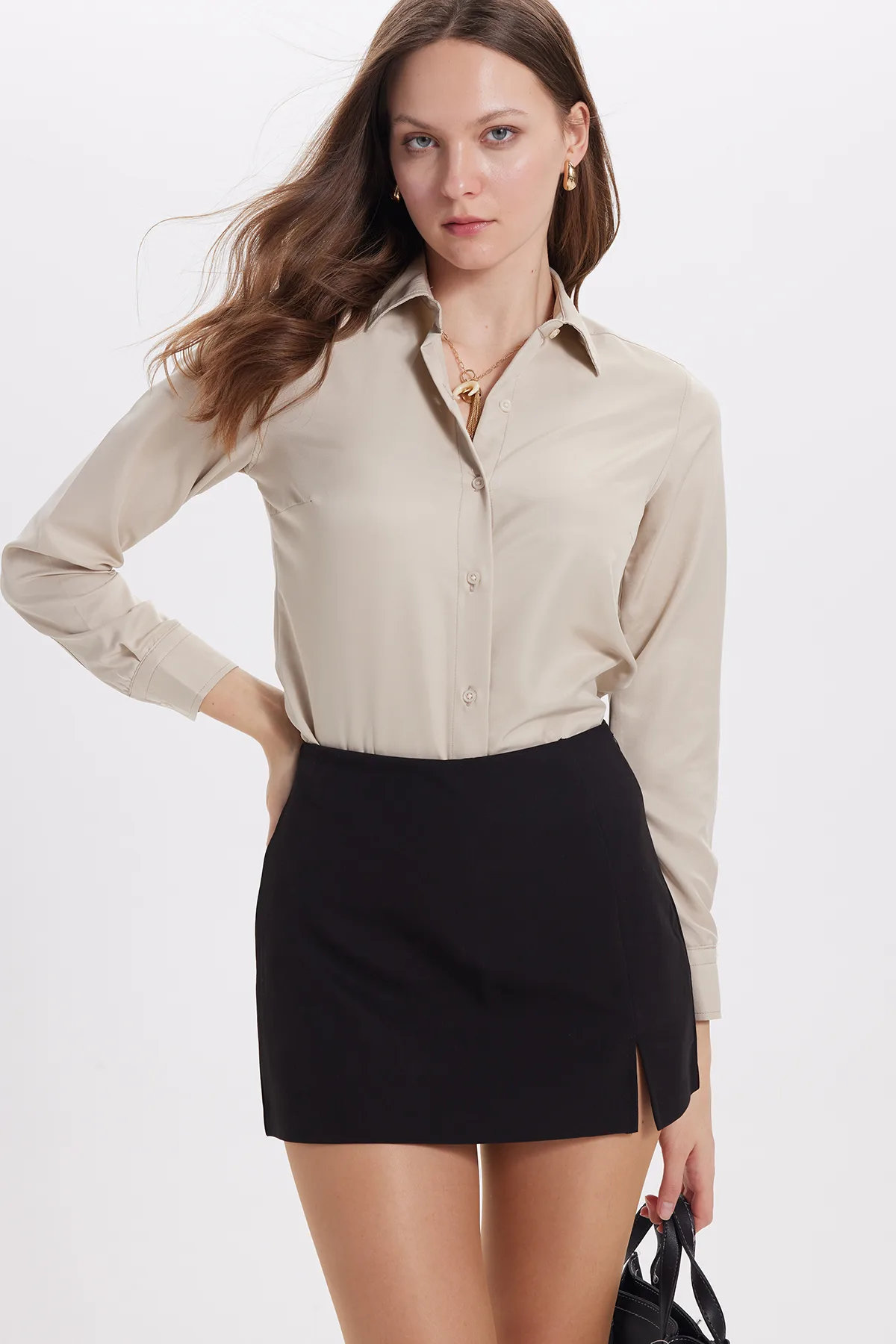 Tudors Kadın Slim Fit Dar Kesim Vücuda Oturan Uzun Kollu Açık Bej Basic Gömlek