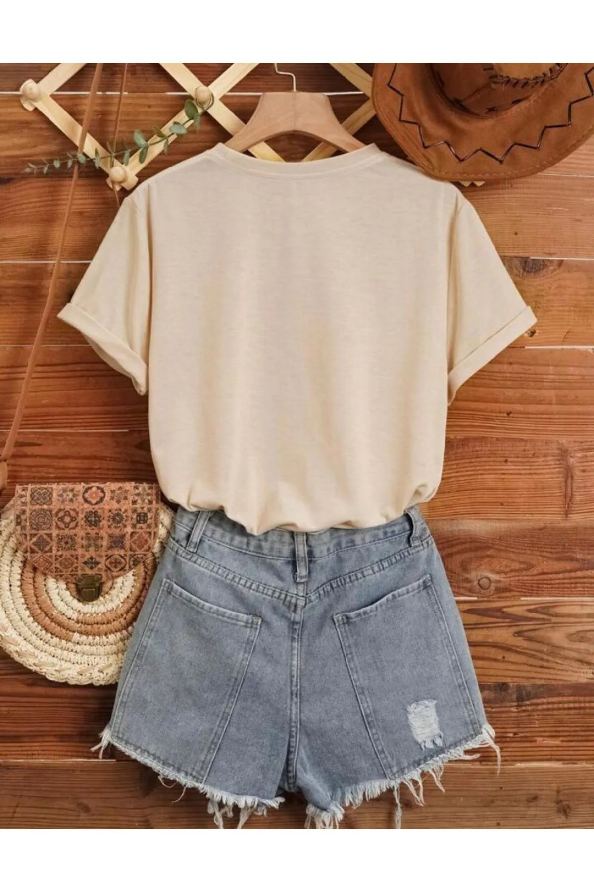 Medinenur Kelebekler Baskılı Basic T-Shirt